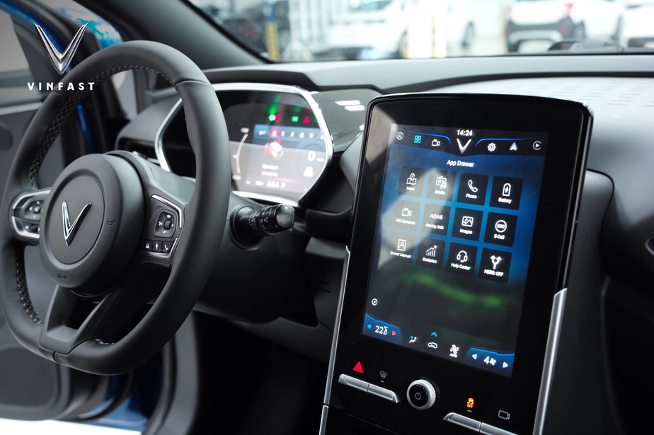 Đánh giá màn hình cảm ứng Apple Car Play Android Auto xe VinFast VF e34