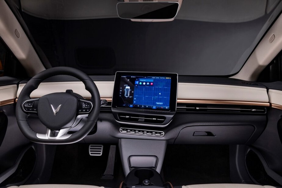 Đánh giá giá xe VinFast VF6 Plus có màn hình thông minh AI hiện đại