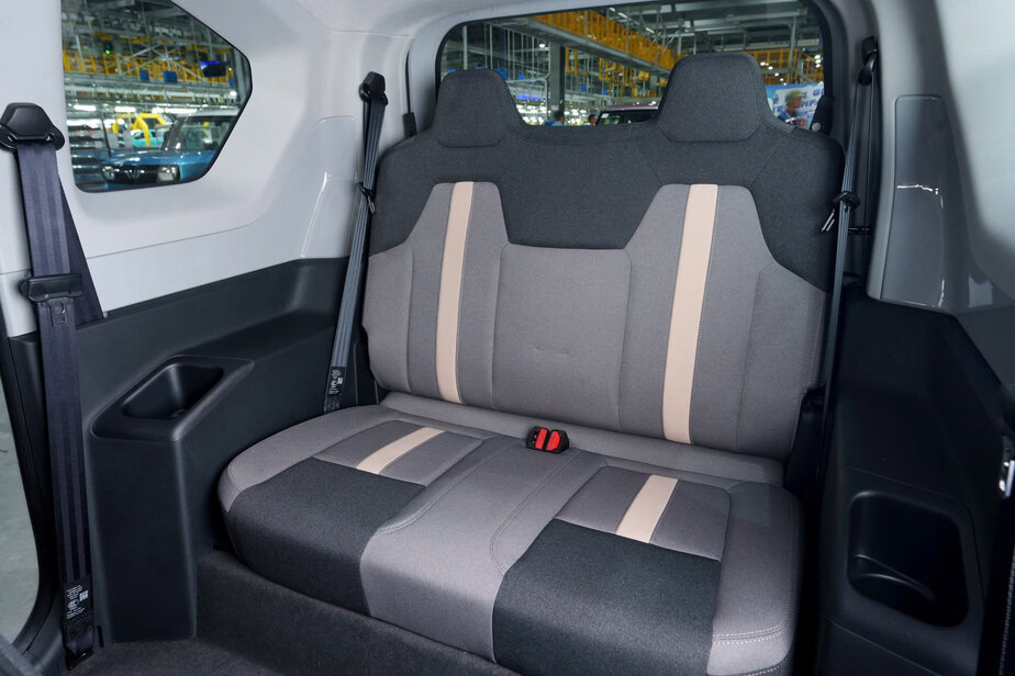 Đánh giá xe vinfast VF 3 Plus ghế sau xe gập 4060