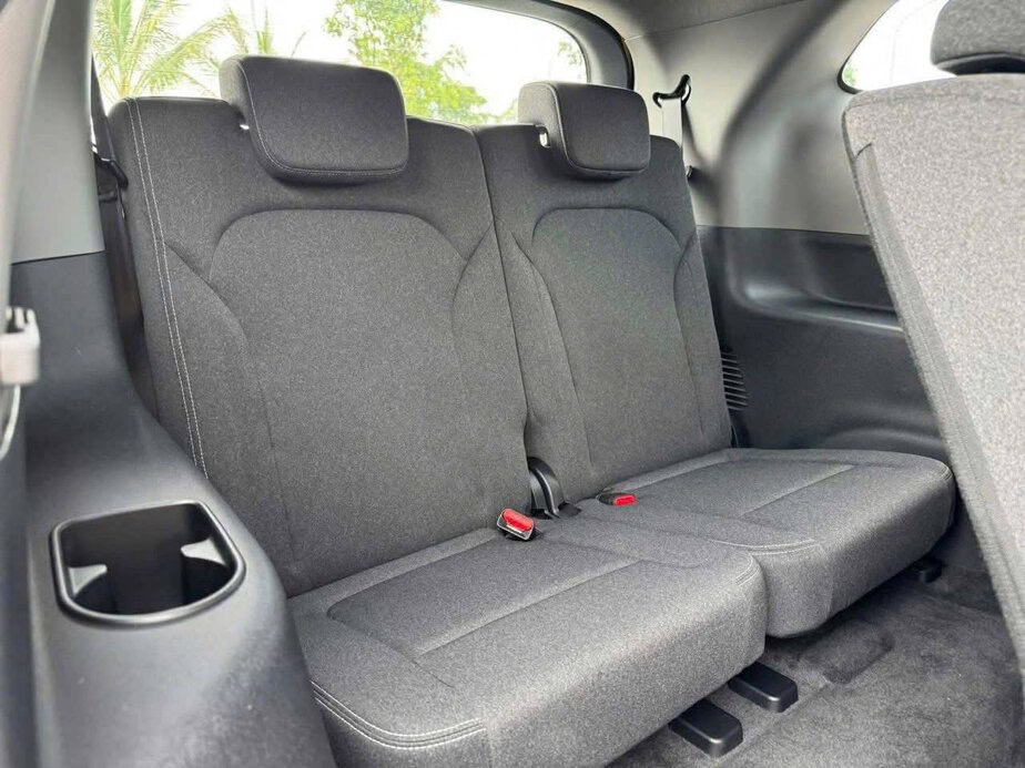 Đánh giá xe vinfast Limo Green ghế sau xe gập 4060